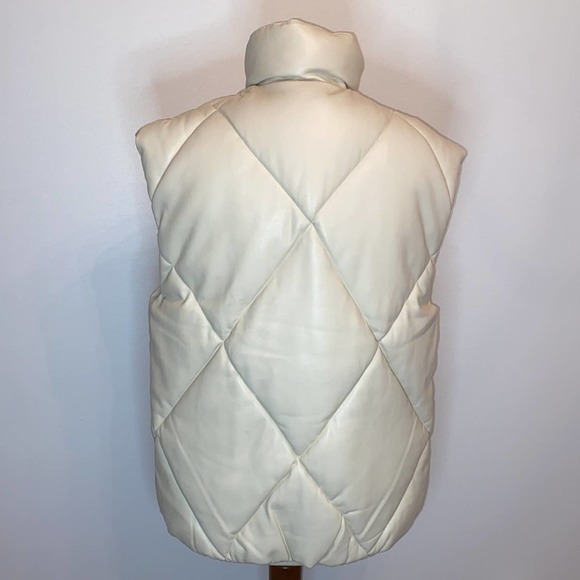 Abercrombie & Fitch Small Medium Beige Cream Faux Leather Vest quilted Oversized - Picture 8 of 10